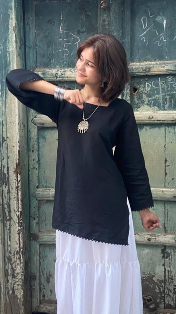 Classic Contrast Kurta with Flowy White