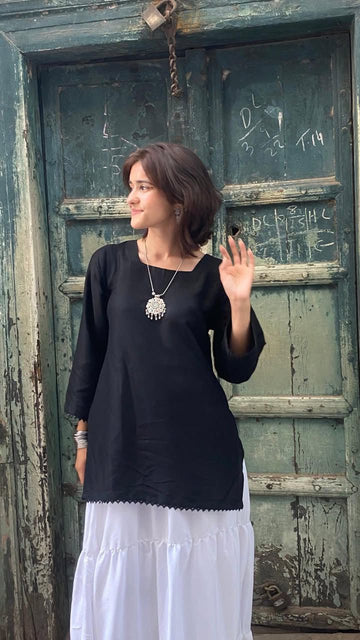 Classic Contrast Kurta with Flowy White